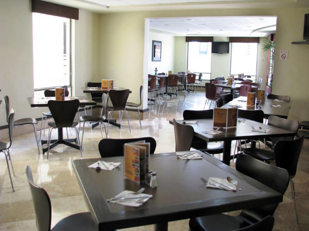 Hotel Alameda Express Matamoros Kültér fotó