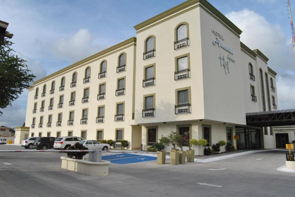 Hotel Alameda Express Matamoros Kültér fotó