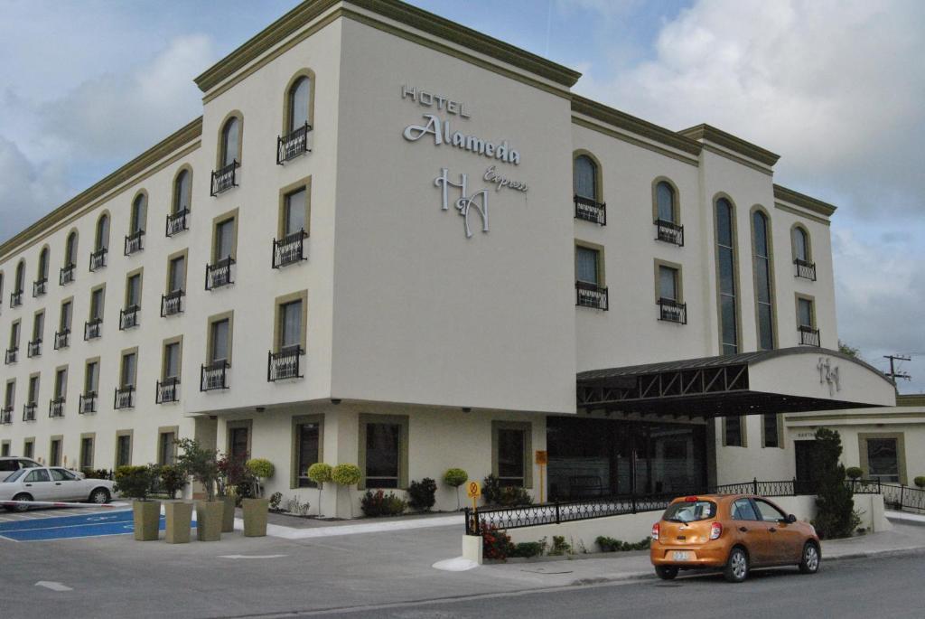 Hotel Alameda Express Matamoros Kültér fotó